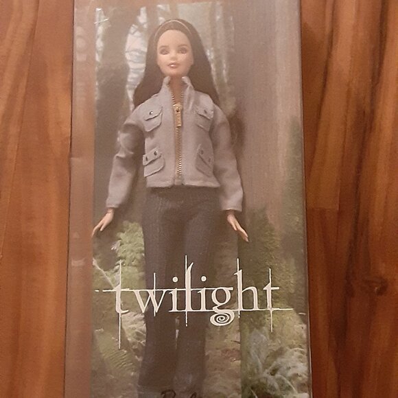2 Barbie collection Pink Label Twilight dolls---Edward and Bella - Picture 3 of 6